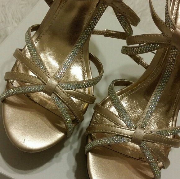 🌺👠HP👠Aldo Champagne Heels with Rhinestone - Picture 7 of 7